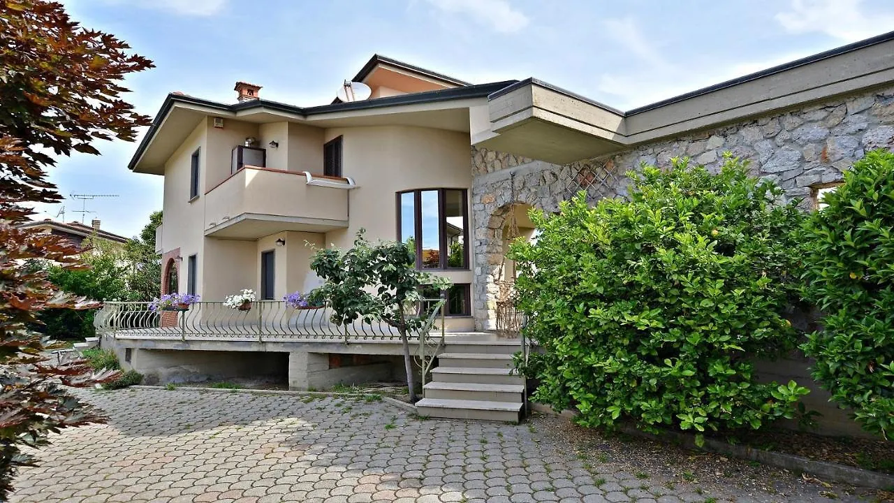 Casina Di Nicolo E Gaia contacts